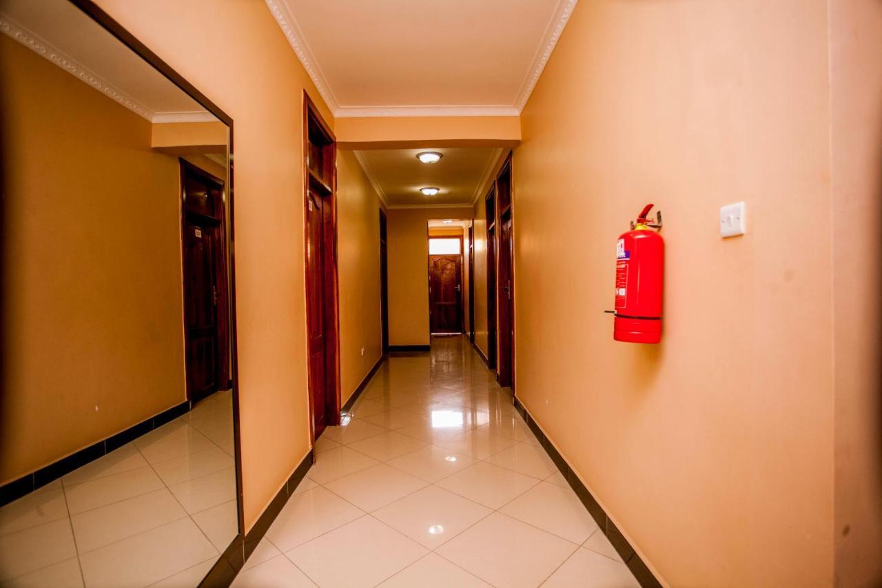 B10 Airport Lodge ダル・エス・サラーム エクステリア 写真